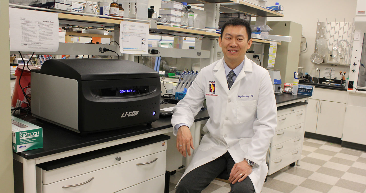 Dr. Xinyu (Eric) Wang was recently named a 2016 American Association of Colleges of Pharmacy (AACP) New Investigator Award recipient.