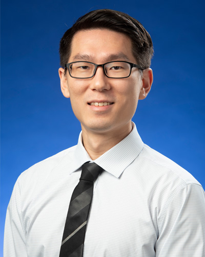 Professional headshot photograph of fourth year pharmacy Jonathan Park wearing a shirt and tie