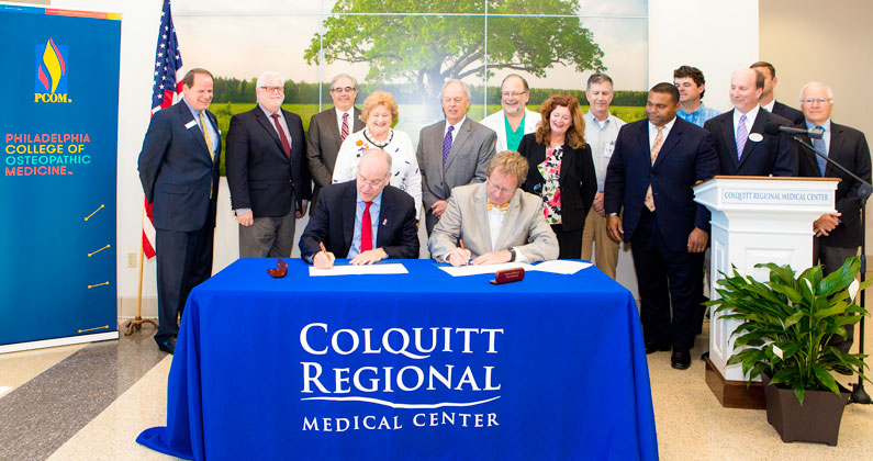 Jay Feldstein, DO, President and CEO of PCOM, is on the left. Jim Matney, President and CEO of Colquitt Regional Medical Center, is on the right.
