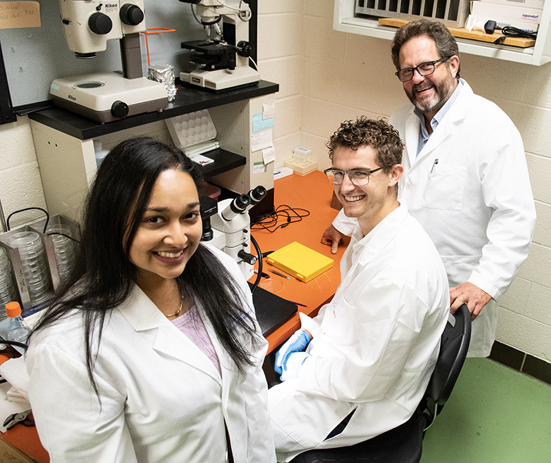 Arturo Bravo Nuevo, PhD, (right) has several research interests including neuroprotection of the retinal neuronal cells, muscle physiology and diabetes.