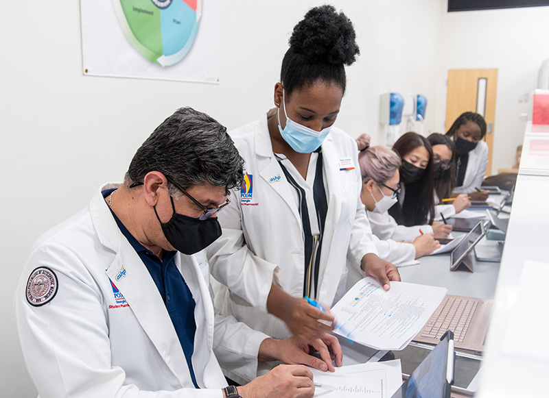 PCOM Georgia PharmD faculty and students, 2021.