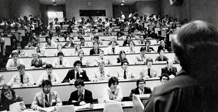 Carol Fox addresses new osteopathic medical students during orientation.