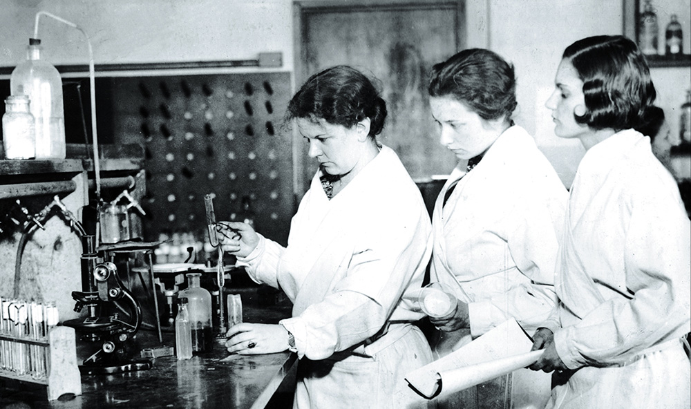 Women in a chemistry laboratory in 1932.