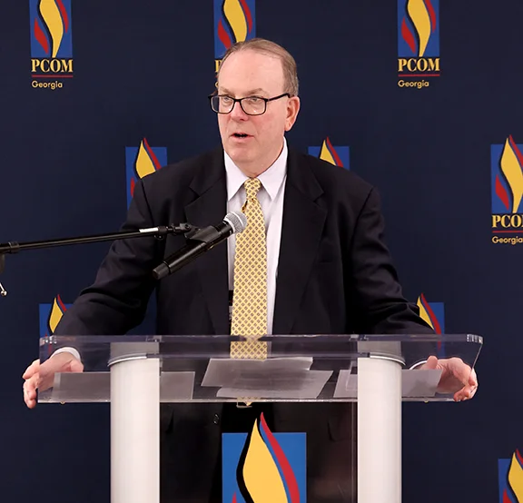 Jeff Seiple addresses the attendees