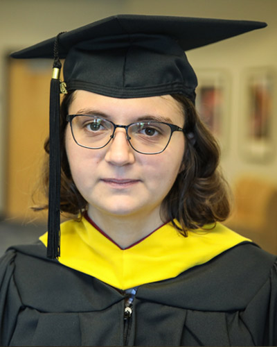 PCOM South Georgia biomedical sciences graduate Kylie Parrish, MS/Biomed '22, wearing cap and gown