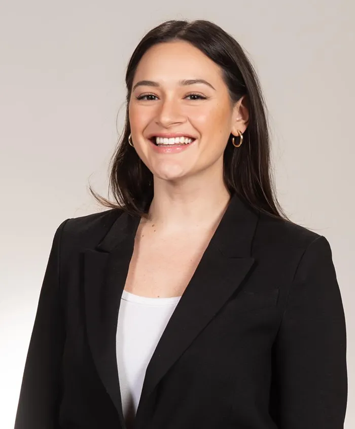 Professional headshot photo of PCOM osteopathic medicine graduate and breast cancer survivor Angela Ellis, DO '25