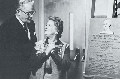 President Thomas M. Rowland, Jr., LLD (Hon.) and Ruth Waddel Cathie, DO ’38, unveil a bronze plaque at the dedication of the Angus Gordon Cathie Museum of Anatomy (1983).