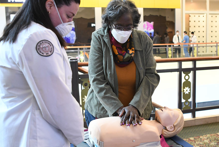 PCOM Georgia medical student trains community member in two step CPR