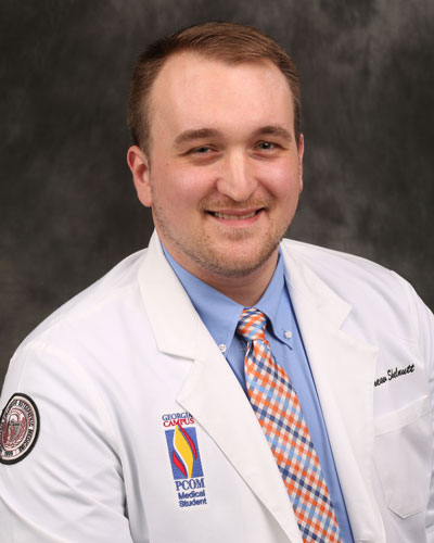 Professional headshot photograph of PCOM med student Matthew Shelnutt (DO ’17) wearing his student physician white coat