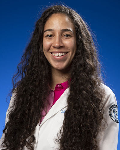 Portrait of Sahara Peters (DO ’24) wearing white lab coat