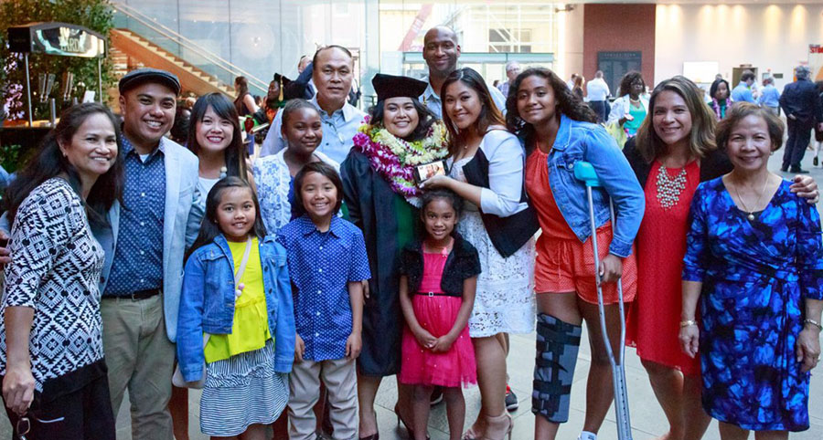 PCOM residency graduate Odessa Pulido, MS, DO, stands with more than a dozen family members at PCOM's 2017 DO Commencement Ceremony