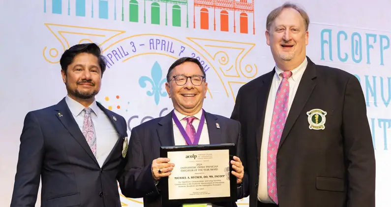 Michael Becker, DO ’87, MS, FACOFP, receiving the American College of Osteopathic Family Physicians (ACOFP) Osteopathic Family Medicine Educator of the Year Award.