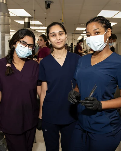 PCOM medical students wear face masks in the anatomy lab