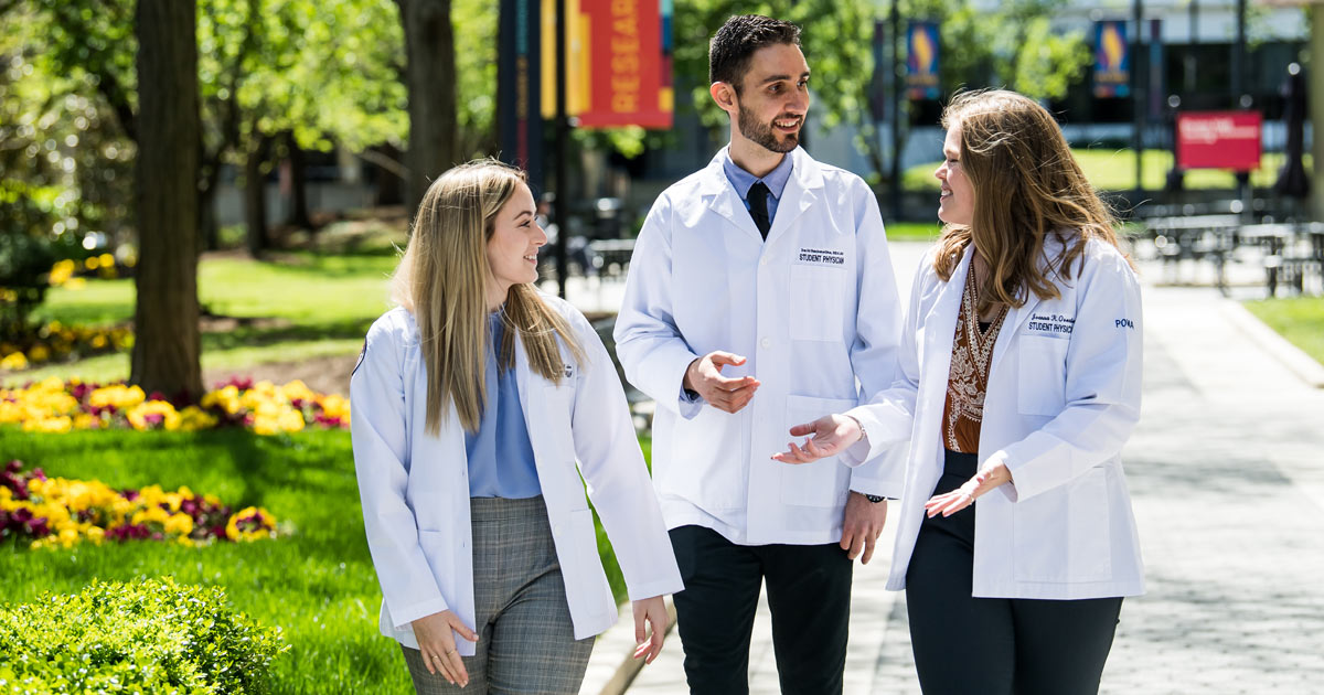 DO students gather outside on the Philadelphia campus