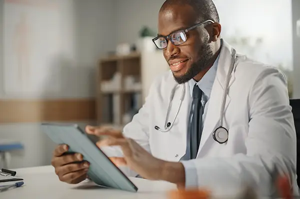 PCOM Georgia School of Pharmacy student looks at tablet