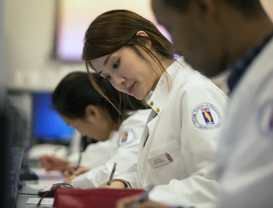 A PharmD student at PCOM Georgia concentrates while working in a laboratory