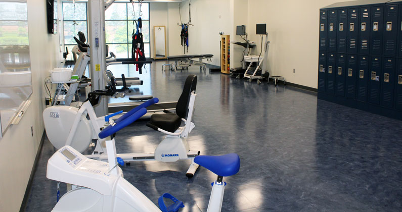 Our physical therapy curriculum includes the opportunity to practice skills inside our learning labs on our Suwanee, Georgia campus.