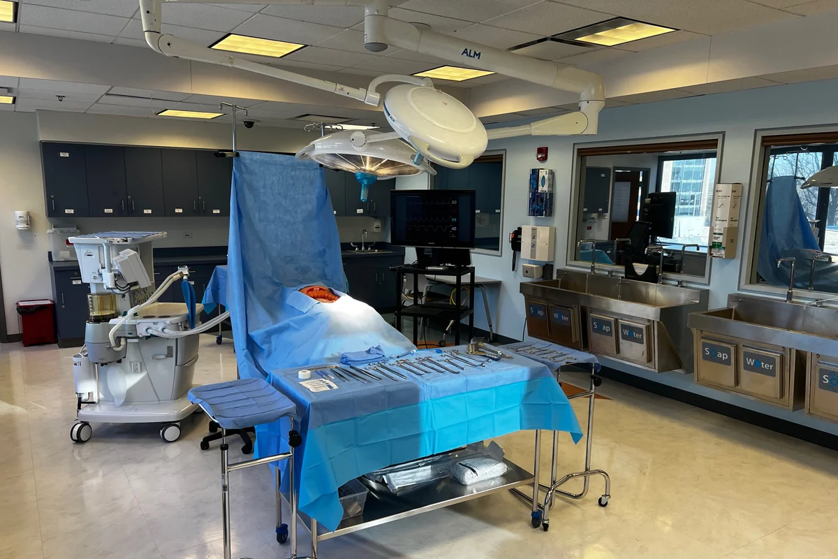 Wide view of the surgery table and instruments and equipment in the CLAC