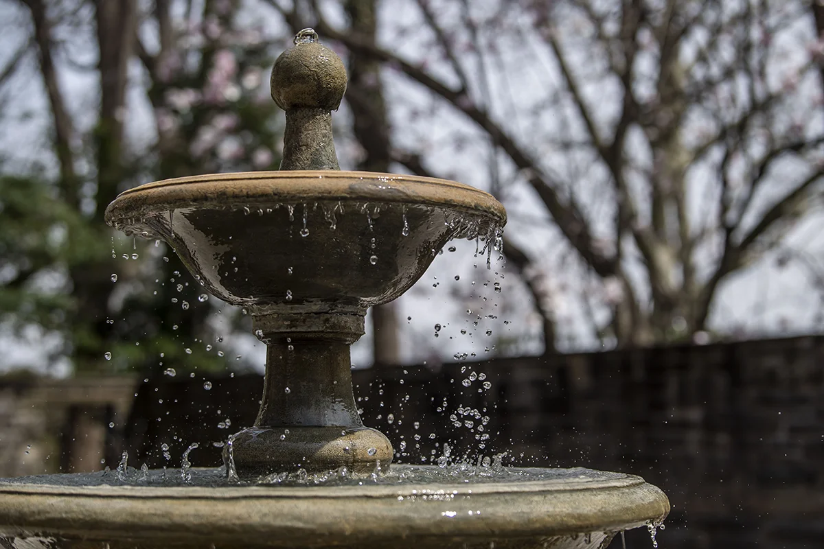 Zoomed view of the Memorial fountain with water drops