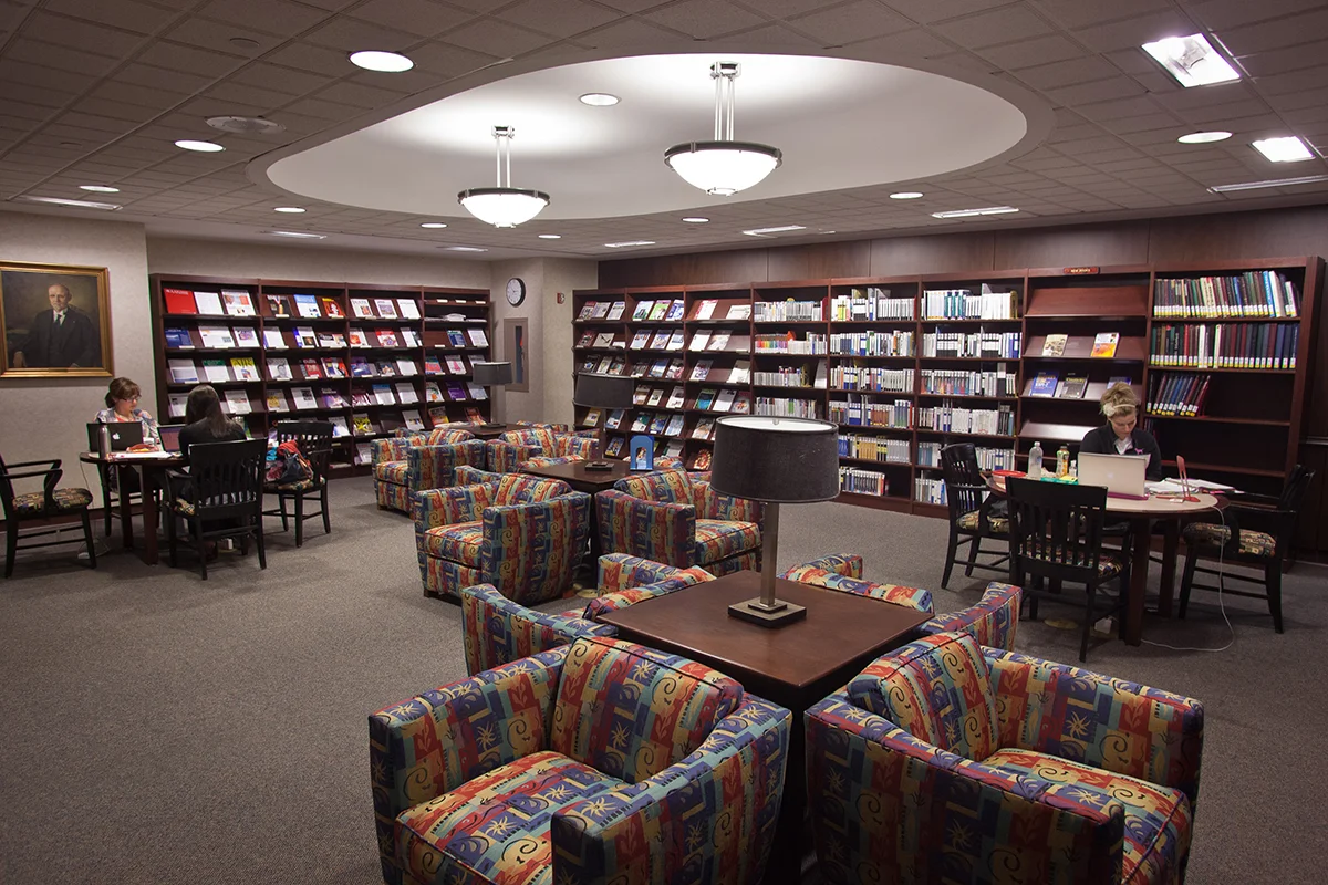 Back study and editorial subscriptions room of the PCOM Library