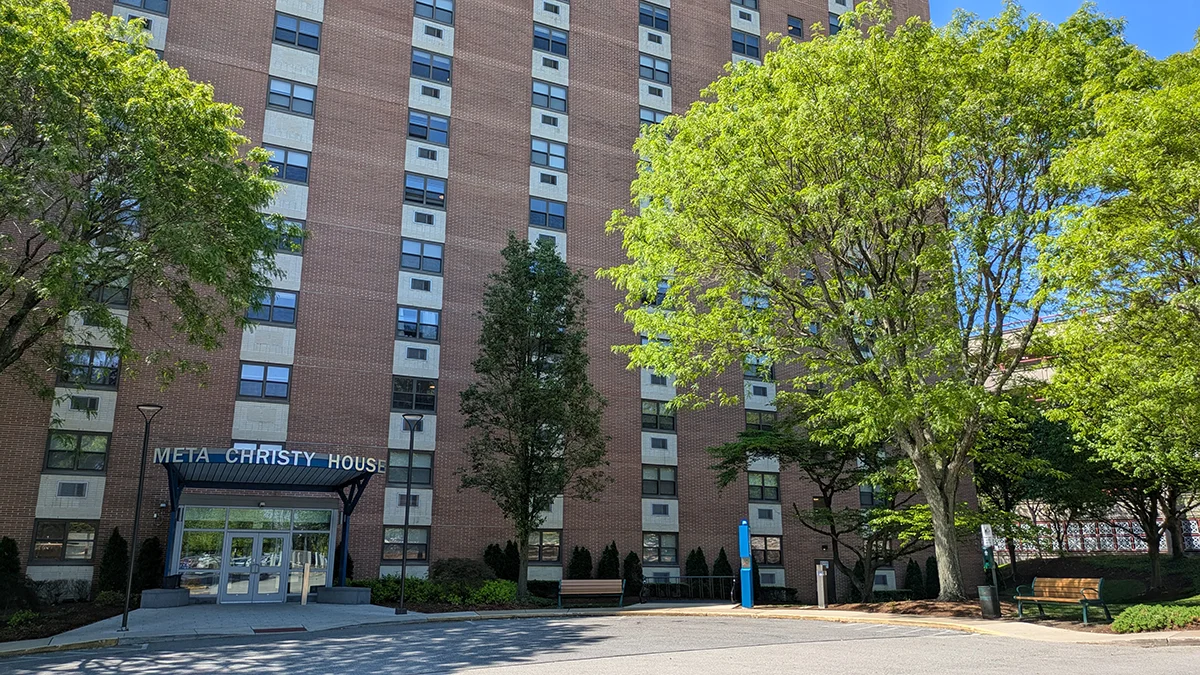 Front of the PCOM Meta Christy House during spring