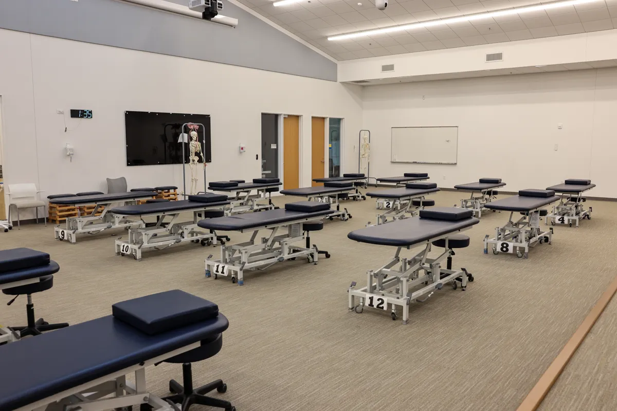OMM lab exam tables and learning skeleton mannequins